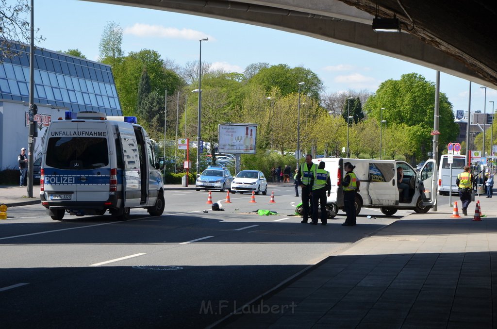 Schwerer VU Krad Kleintransporter Koeln deutz Gummersbacherstr P177.JPG - Miklos Laubert